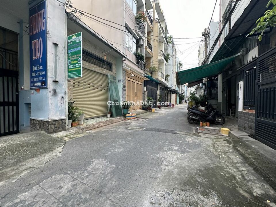 Nhà đường 8m Thạch Lam , 2 Phòng ngủ , 2 WC