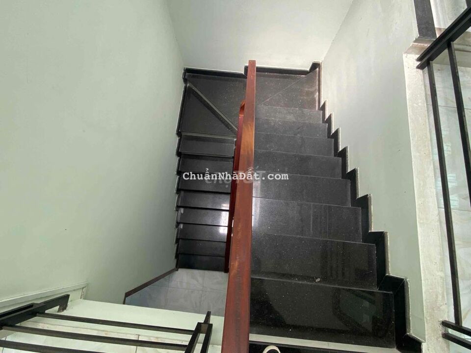 Cho thuê nhà MT Nghiêm Toản (gần Bàu Cát), 4x13m, 3 tầng, 3 PN, 2 WC