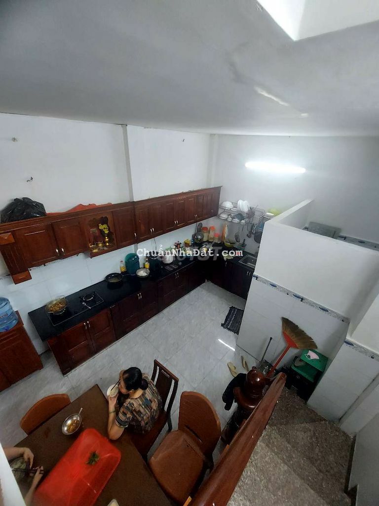 Cho thuê nhà 4x16m 1 trệt 2 lầu Đường Hồ Đắc Di