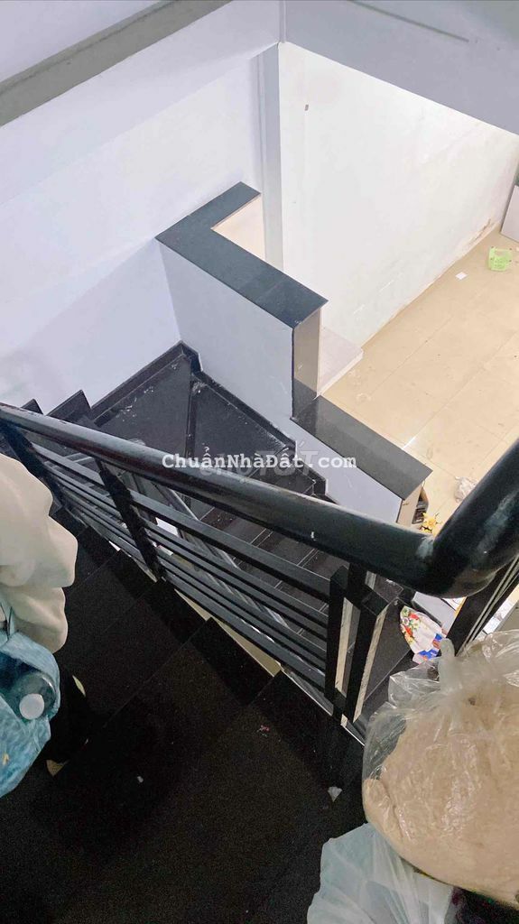nhà phường tân quý 4x18m 1lầu 3phòng ngủ 10tr