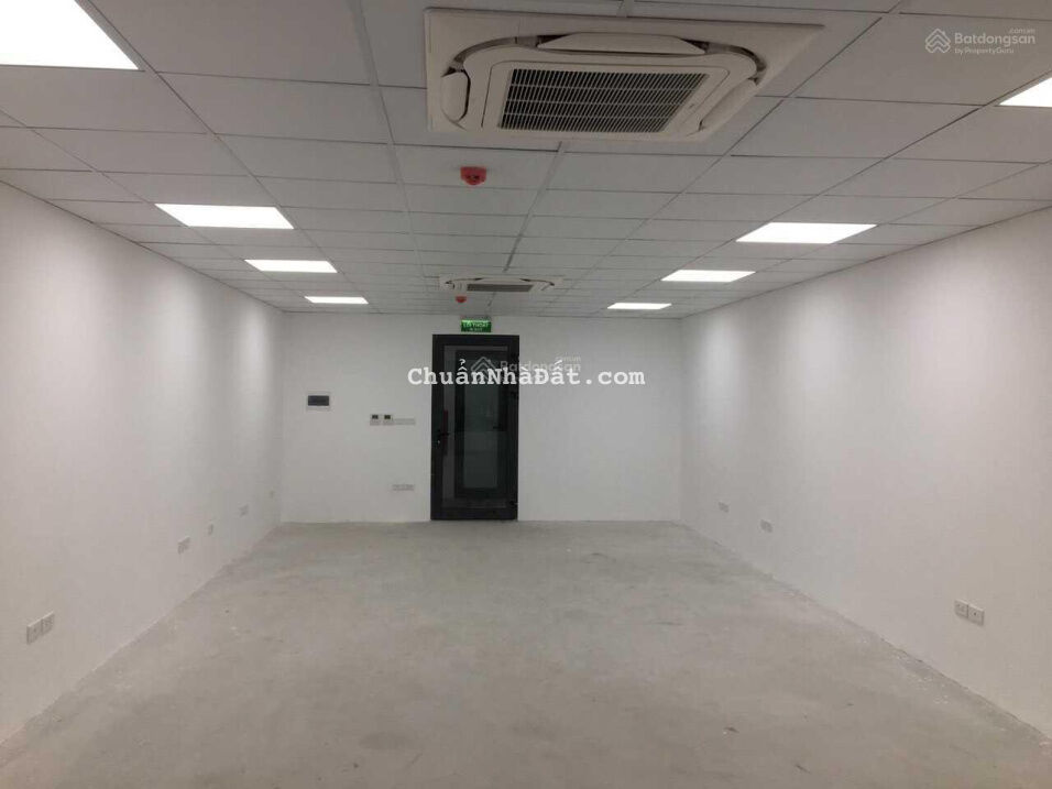 Nhà đẹp mới xây Yên Phụ Tây Hồ 100m2 5 tầng thông sàn thang máy vỉ hè rộng gần hồ Tây giá 63 tr/th