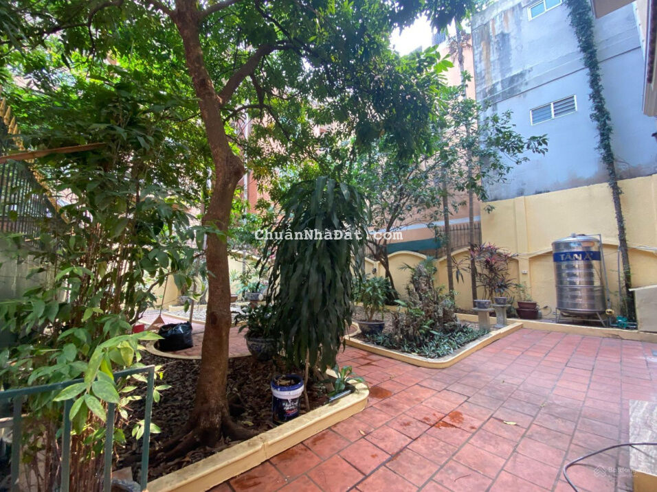 Cho thuê biệt thự 3 tầng diện tích 300m2 mặt tiền 15m khu phố Tô Ngọc Vân, Quảng An, Tây Hồ, Hà Nội