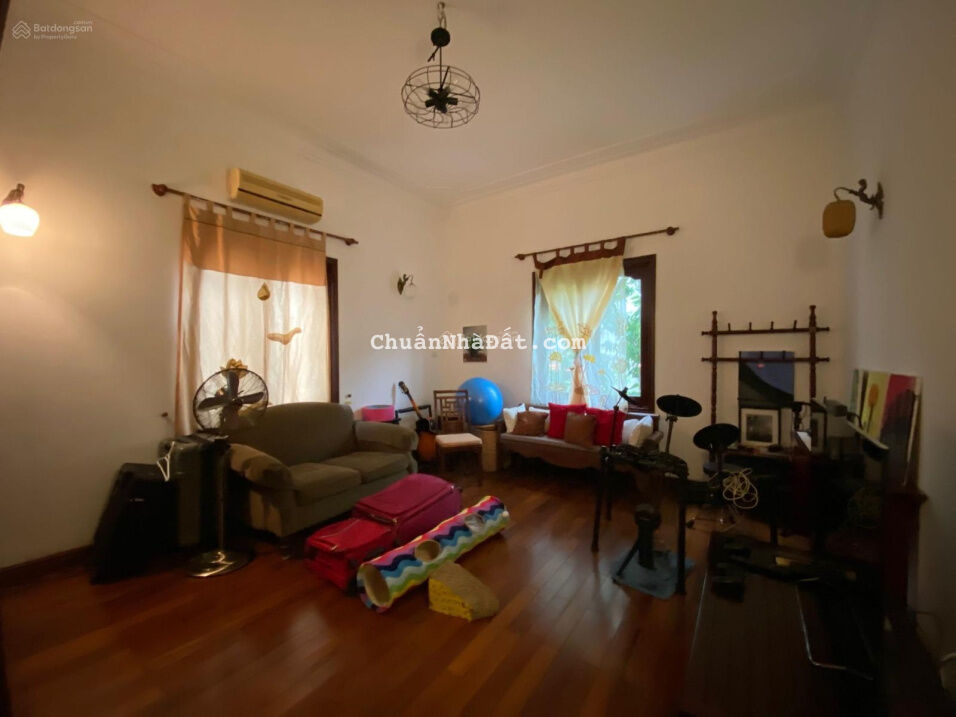 Cho thuê biệt thự sân vườn 4 tầng diện tích 300m2 mặt tiền 10m khu phố Tô Ngọc Vân, Tây Hồ, Hà Nội Cho thuê biệt thự sân vườn 4 tầng diện tích 300m2 mặt tiền 10m khu phố Tô Ngọc Vân, Tây Hồ, Hà Nội