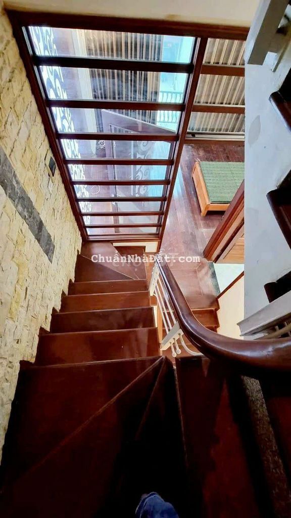 CHO THUÊ NHÀ LẠC LONG QUÂN - Ô TÔ TRÁNH - SÁT 8 SỞ BAN NGÀNH