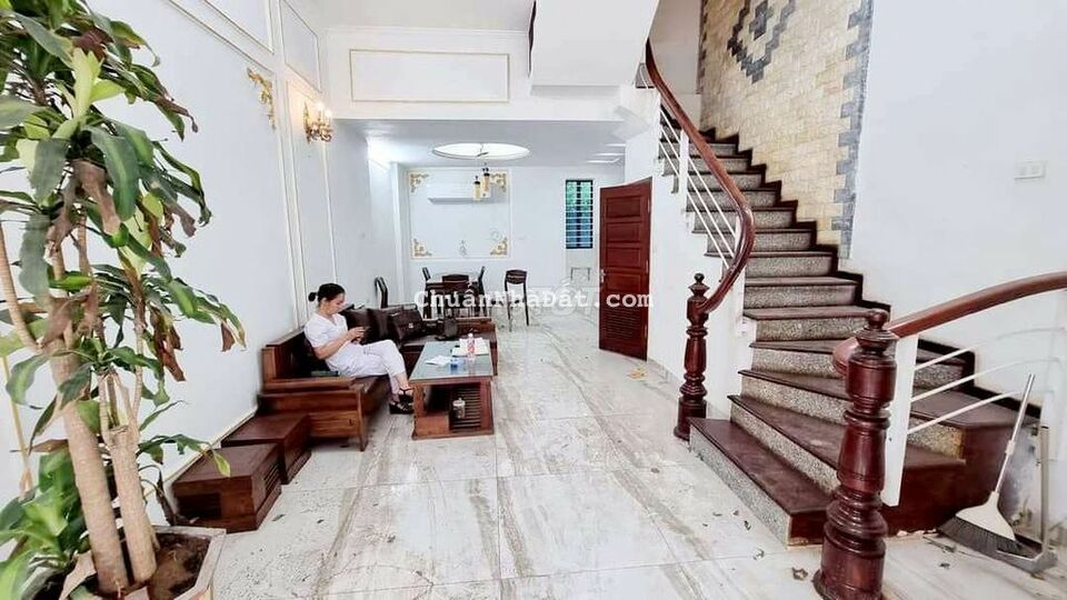 CHO THUÊ NHÀ LẠC LONG QUÂN - Ô TÔ TRÁNH - SÁT 8 SỞ BAN NGÀNH