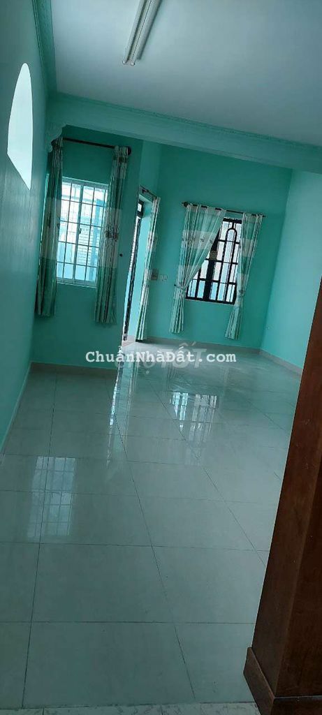 Cho thuê nhà có sân để ô tô gần kcn đông xuyên