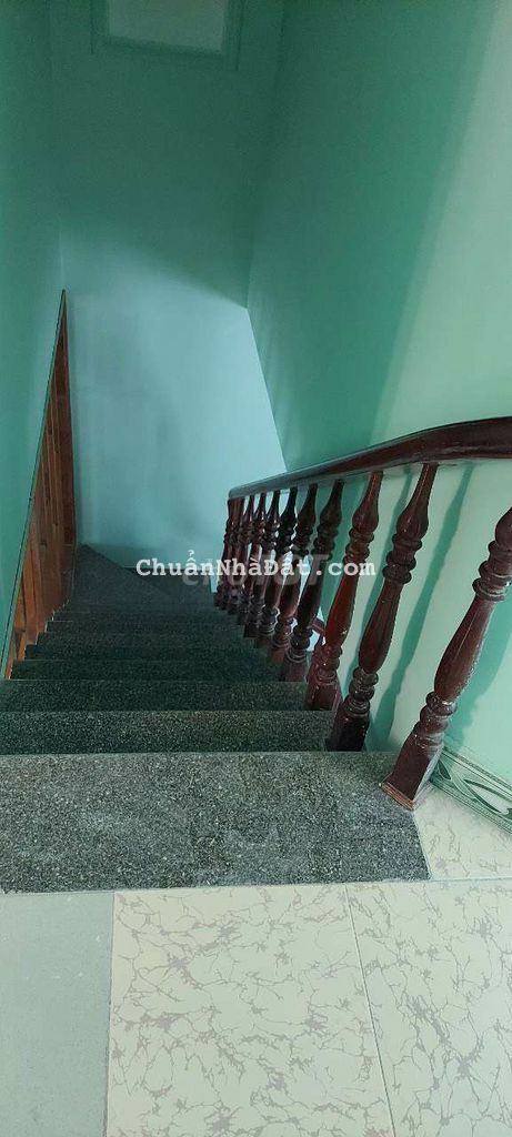 Cho thuê nhà có sân để ô tô gần kcn đông xuyên