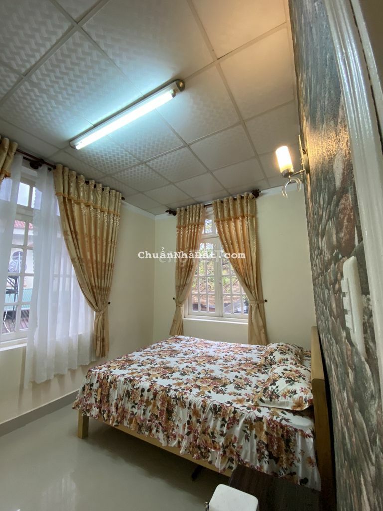 Cho nhà nguyên căn đường Quang Trung .