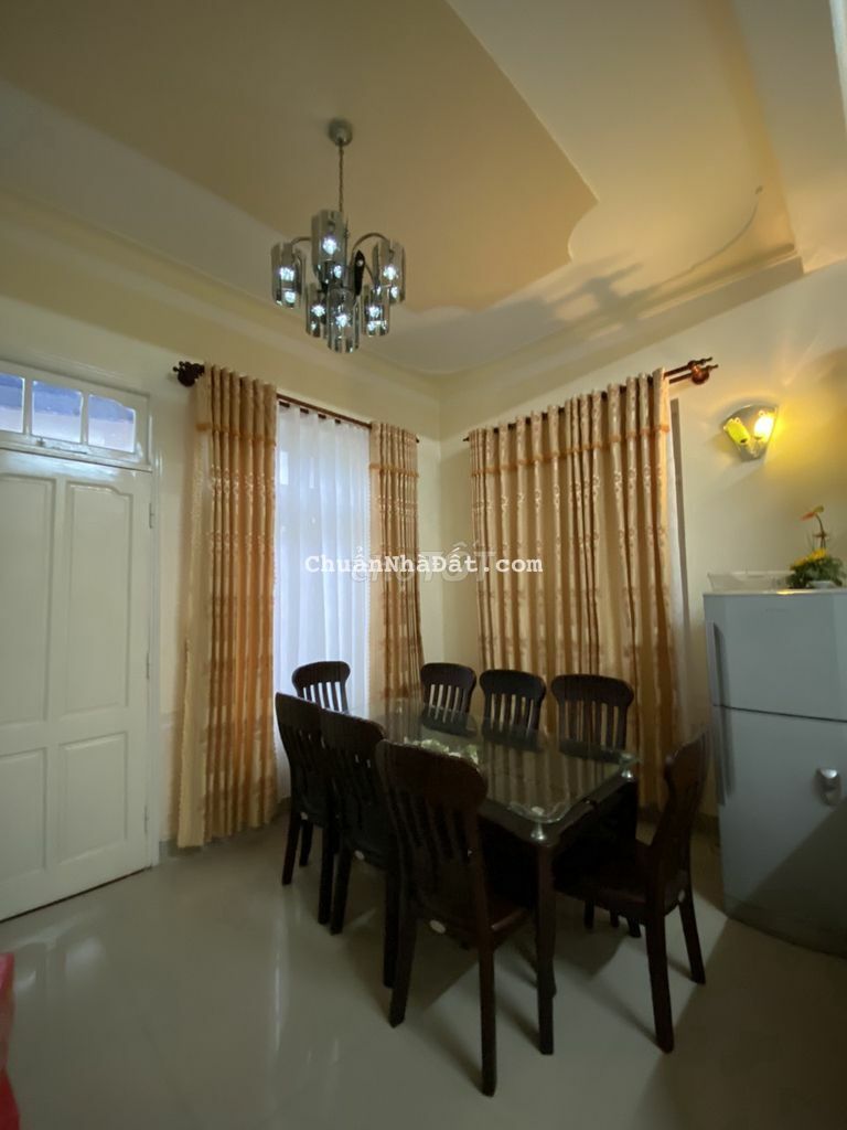 Cho nhà nguyên căn đường Quang Trung .