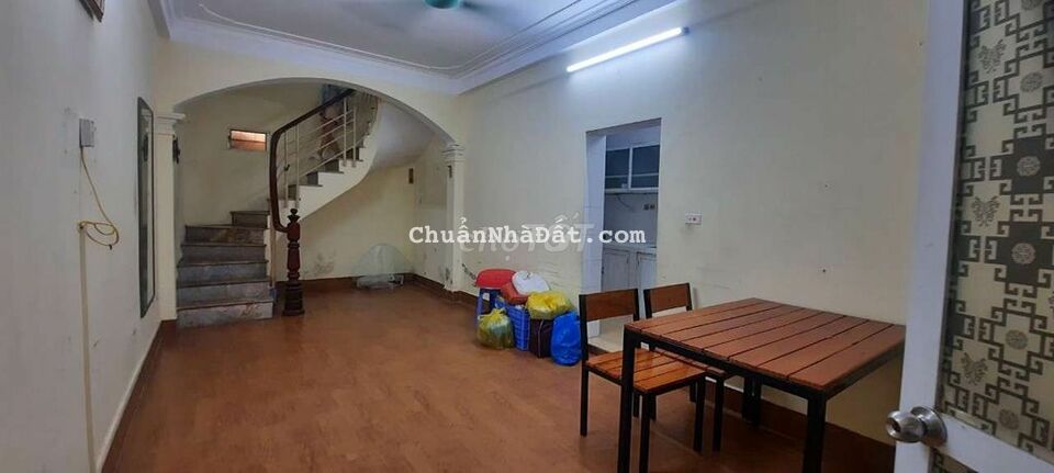 Mời thuê nhà TT 3 tầng Đê La Thành ko chân có nóc,ô tô, KDOL 45m 3N9tr Mời thuê nhà TT 3 tầng Đê La Thành ko chân có nóc,ô tô, KDOL 45m 3N9tr