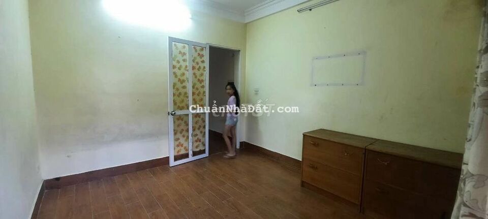 Mời thuê nhà TT 3 tầng Đê La Thành ko chân có nóc,ô tô, KDOL 45m 3N9tr Mời thuê nhà TT 3 tầng Đê La Thành ko chân có nóc,ô tô, KDOL 45m 3N9tr