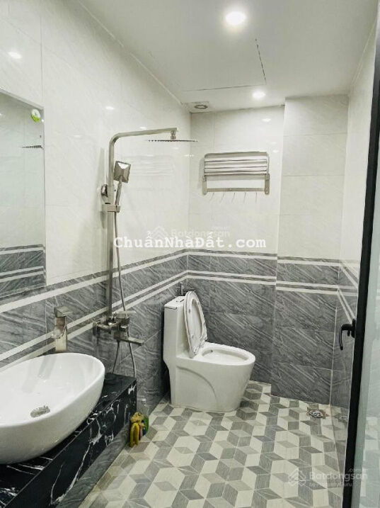 Cho thuê nhà khu phân lô phố Huỳnh Thúc Kháng. 50m2 x 4T. Mỗi tầng chia 2p, ô tô đỗ cửa. 16tr/th