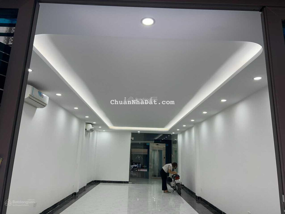 Tôi có nhà Trung Phụng muốn cho thuê, diện tích 50m2, 6 tầng thông sàn thang máy nhà đẹp giá 49tr