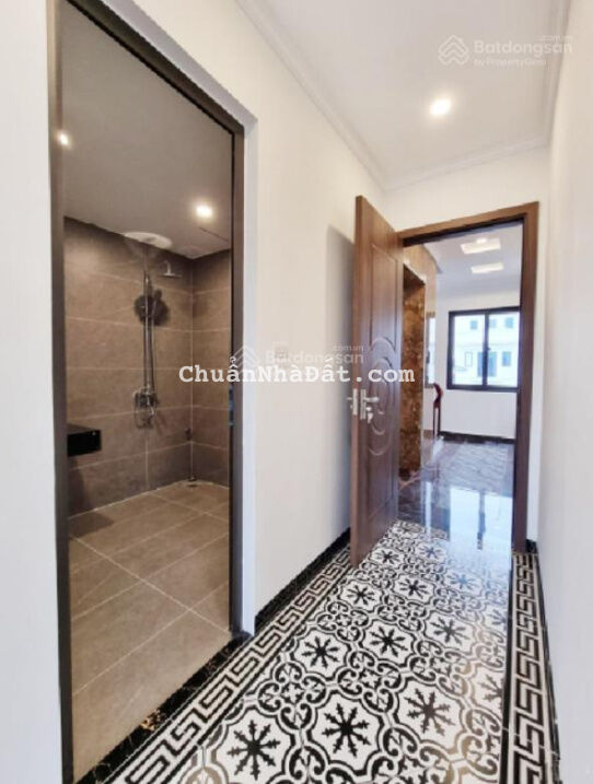 Cho thuê nhà khu vực Thái Thịnh 60m2 x 5T thông sàn. Có thang máy. Nhà mới. 26tr/th 0963869981