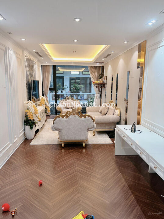 Cho thuê nhà phố Yên Lãng 70m2x6T mặt tiền 6m có thang máy đường thông giá 25tr. LH 0974296704