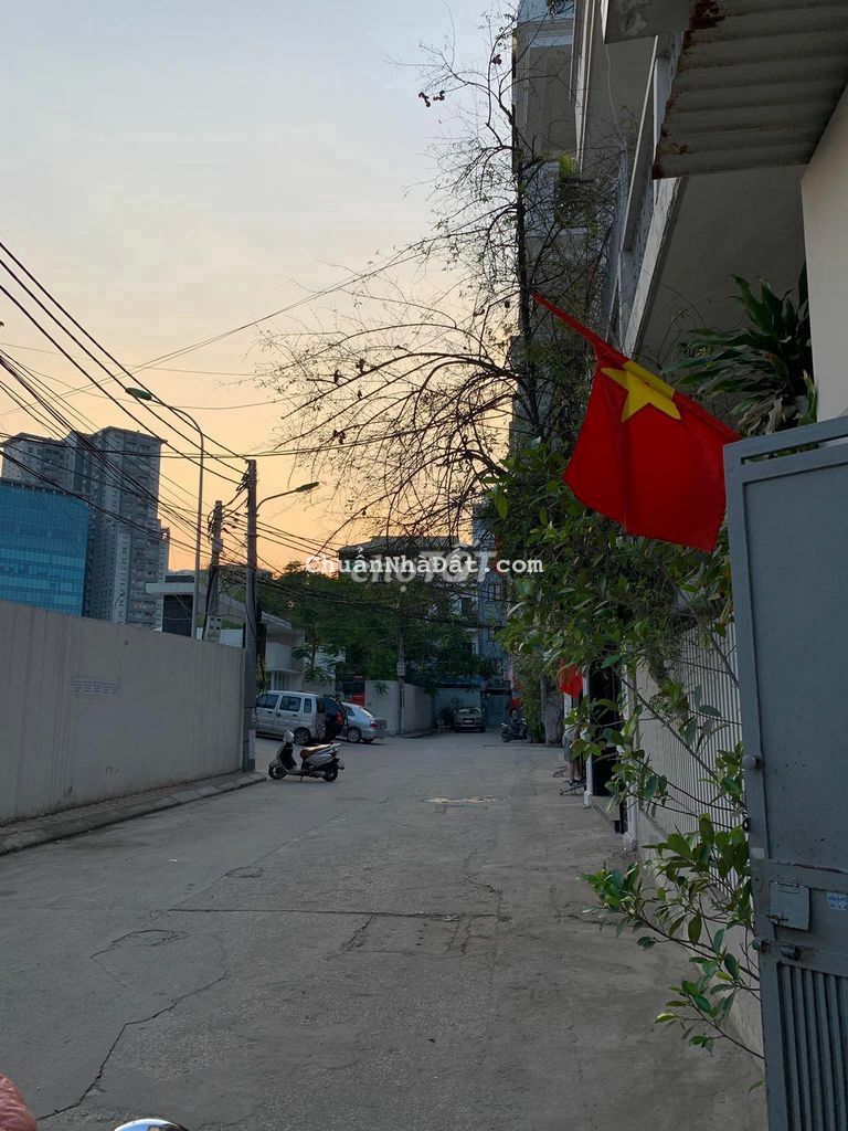 Cho thuê nhà riêng phố Đặng Tiến Đông, diện tích 75 m2 x 3 tầng, 4pn