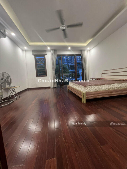 Cho thuê nhà Hoàng Cầu 80m2x5 tầng, có gara ô tô, tk hiện đại, phân lô yên tĩnh, 18tr/th