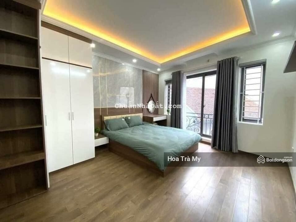 Cho thuê nhà Hoàng Cầu 80m2x5 tầng, có gara ô tô, tk hiện đại, phân lô yên tĩnh, 18tr/th