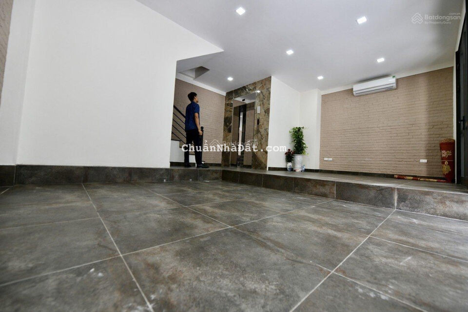 Mặt phố Nguyễn Chí Thanh - Trúc Khê - Huỳnh Thúc Kháng sàn rộng, phù hợp làm hàng ăn, có thang máy