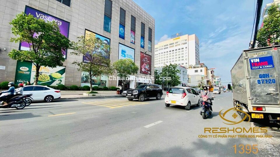 Mặt bằng 100m2 ngang 15m gần Vincom giá 30tr/th kinh doanh thuận lợi