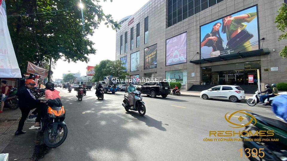 Mặt bằng 100m2 ngang 15m gần Vincom giá 30tr/th kinh doanh thuận lợi