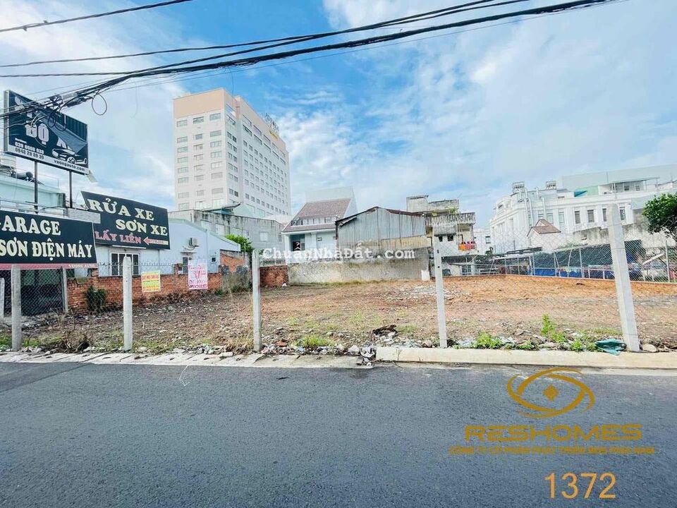 Mặt bằng 100m2 ngang 15m gần Vincom giá 30tr/th kinh doanh thuận lợi