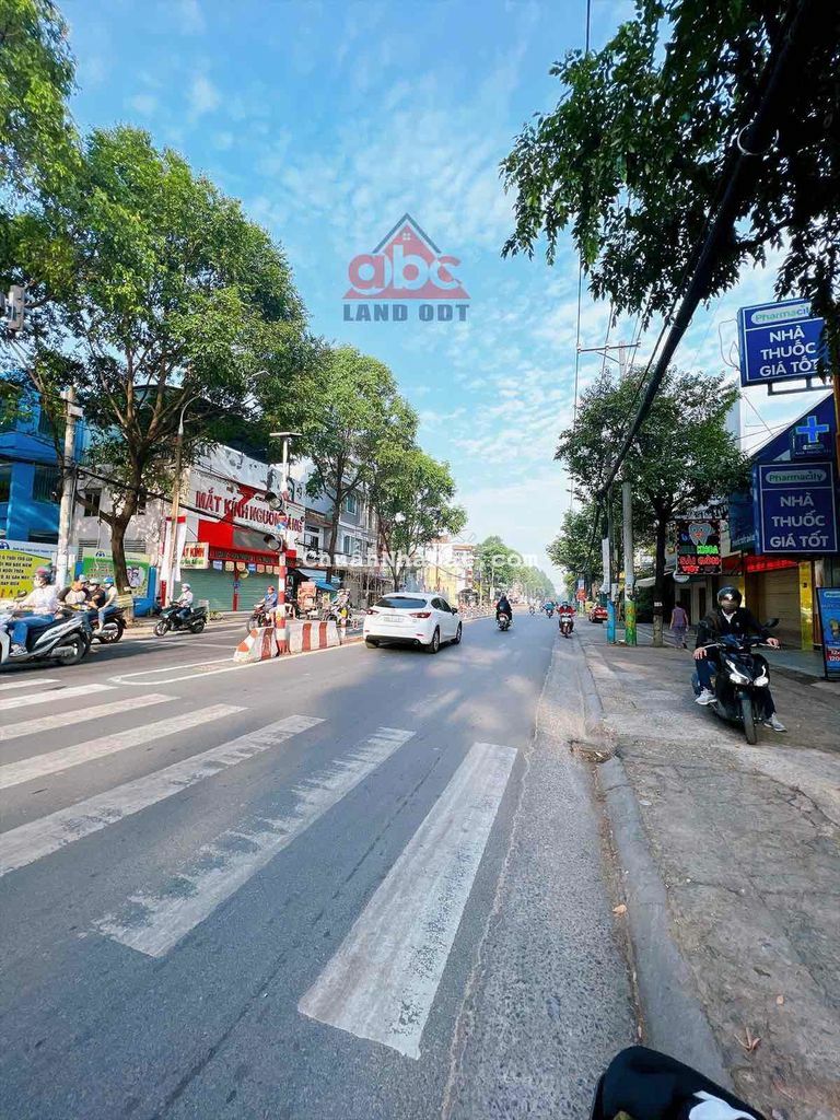 Cho thuê nhà MT NAQ gần 500m2 sử Dụng 1 T 2 Lầu