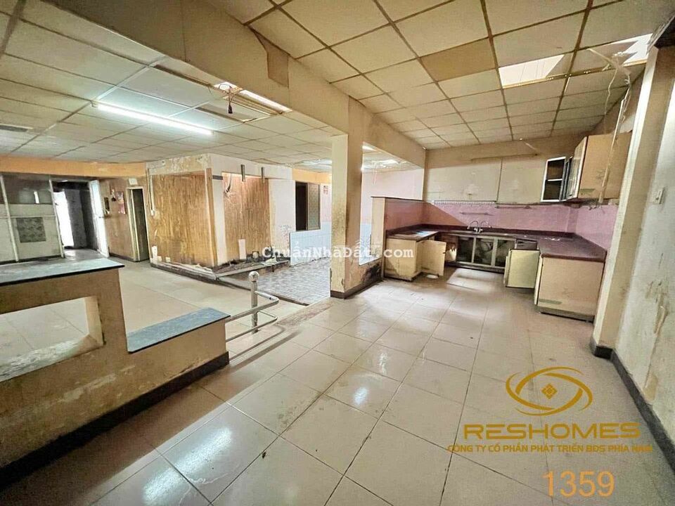 Cho Thuê Mặt Bằng đẹp trống suốt Cung đường sầm uất 30/4 Ngay trường Cho Thuê Mặt Bằng đẹp trống suốt Cung đường sầm uất 30/4 Ngay trường