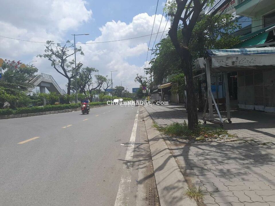 Kho có văn phòng diện tích 15x45 ( 670m2) gần C11 giá 55 triệu TL