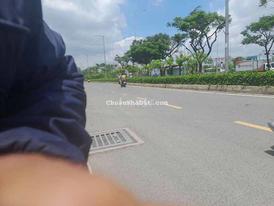 Kho có văn phòng diện tích 15x45 ( 670m2) gần C11 giá 55 triệu TL