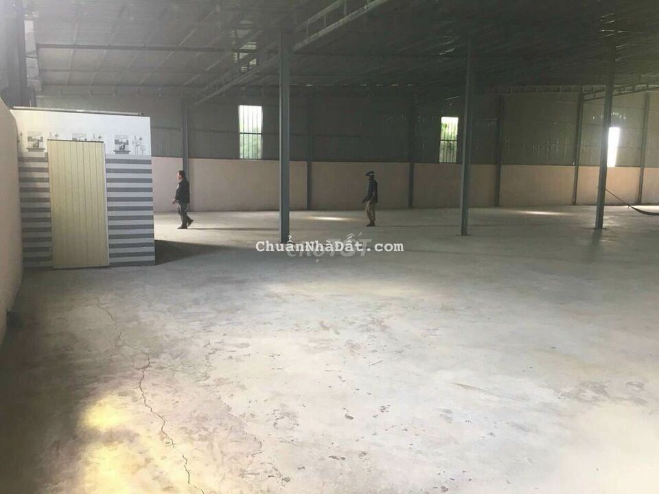 Kho mới xây dựng 100% 1.740m2 mặt tiền quốc lộ 91B