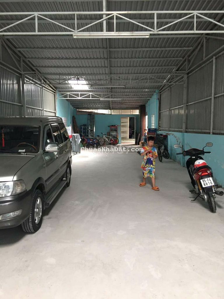 KHO TRỐNG SUỐT LỘ XE TẢI 5 TẤN TỚI KHO , KHO GIÁP KDC NGÂN THUẬN. Q.BT