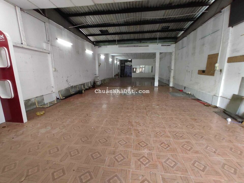 Cho thuê mặt bằng 7x32 mặt tiền đường Cách Mạng Tháng 8