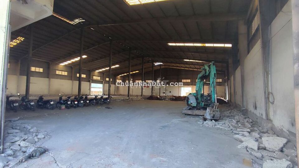 Kho xưởng 3800m2 khuôn viên, container 24/24 , có pccc