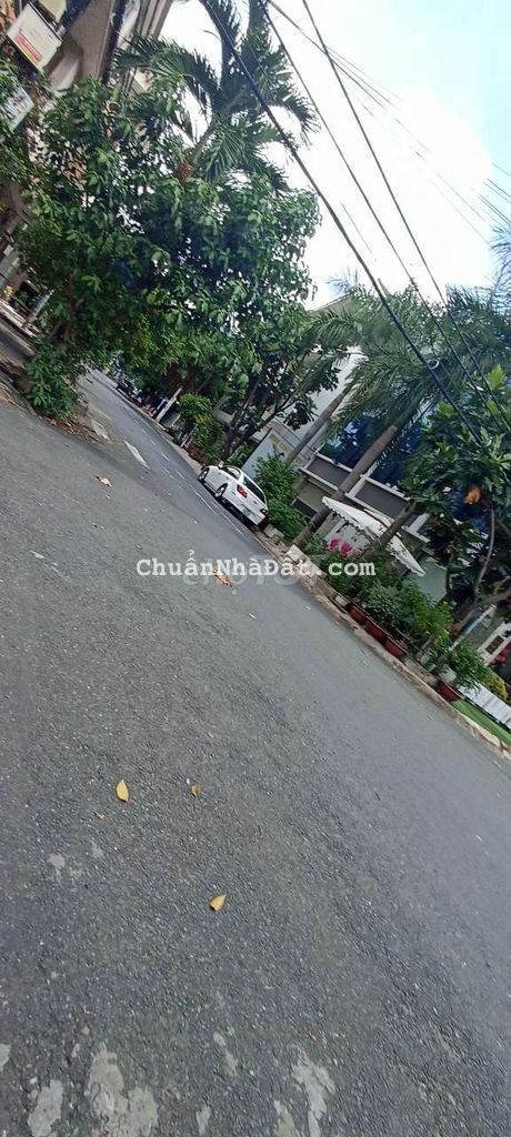 Nhà góc 2mt khu tên lửa 6*21m hai lầu vỉa hè rộng