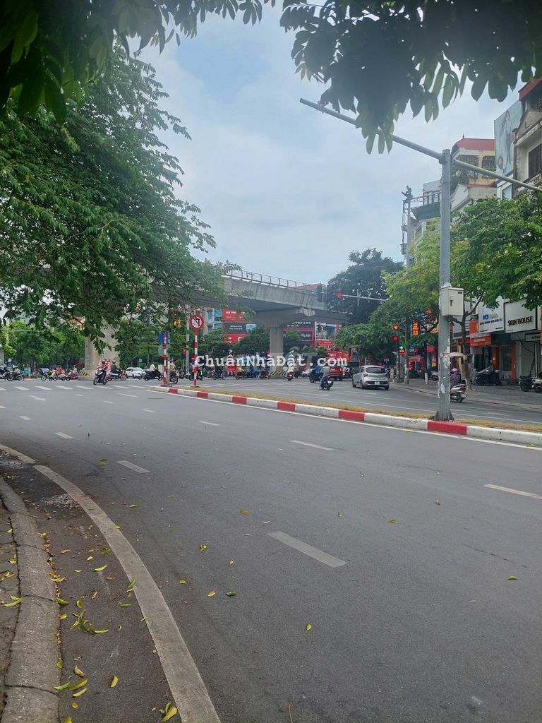 Cho thuê nhà DTSD 360 m2 4 tầng, VỊ TRÍ ĐẮC ĐỊA, KD CỰC TỐT 35 tr/ th