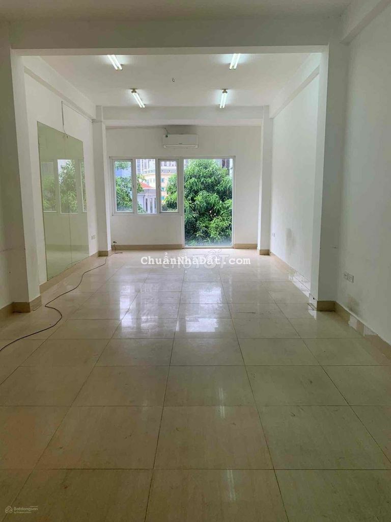 Cho thuê nhà 6 tầng Mạc Thái Tổ Yên Hoà làm vpcty, có thang máy 30tr