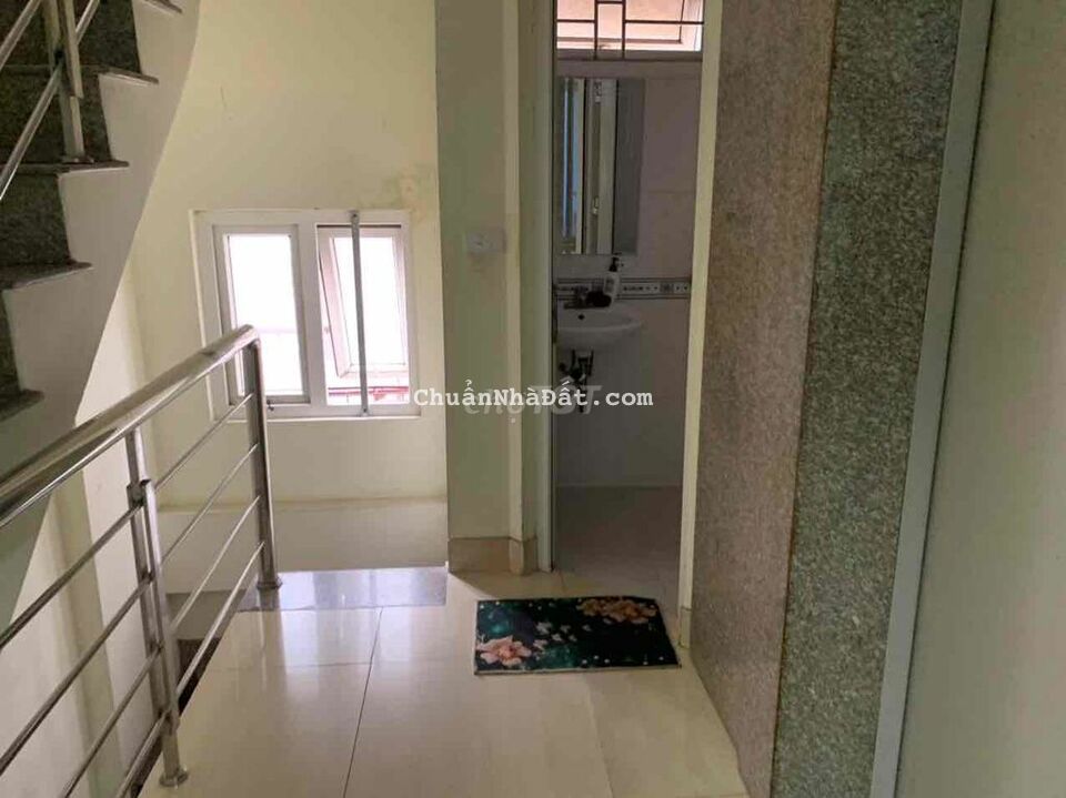 Cho thuê nhà 6 tầng Mạc Thái Tổ Yên Hoà làm vpcty, có thang máy 30tr