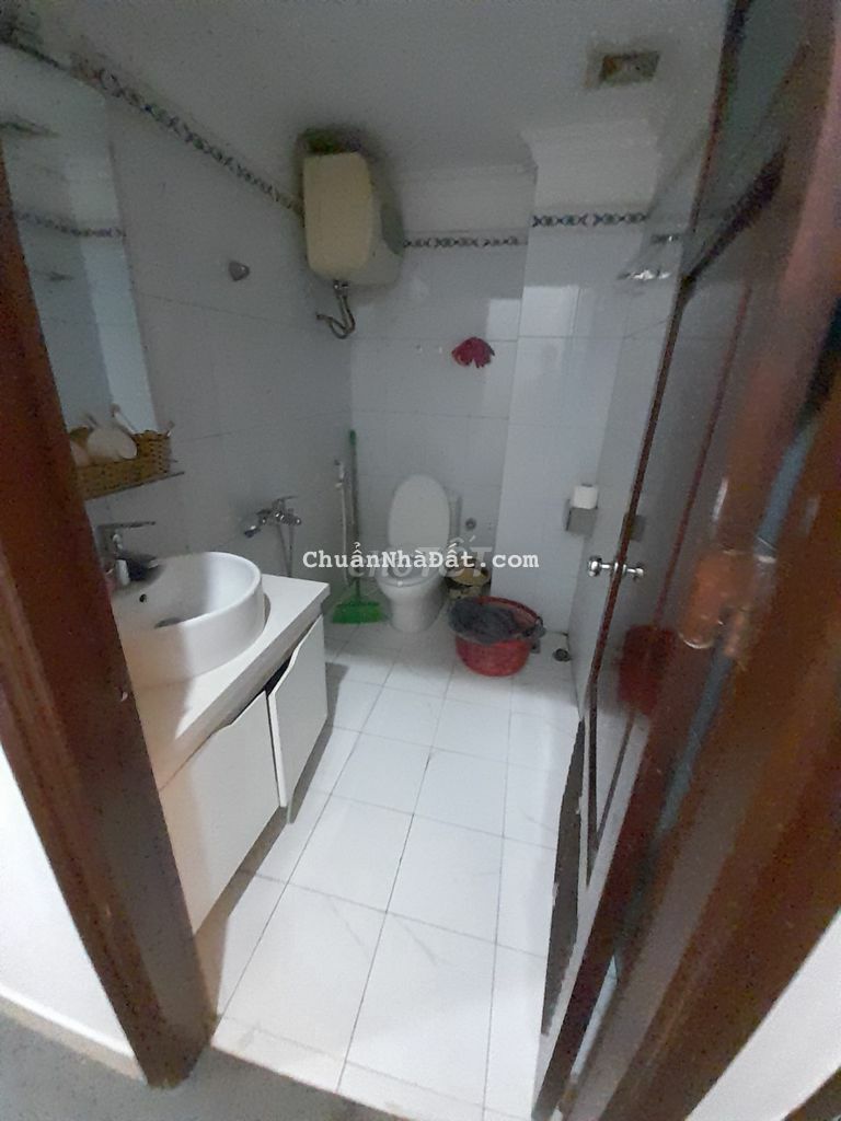 Mặt ngõ 10 Nguyễn Văn Huyên Dt 60m2 x 6t đường 10m