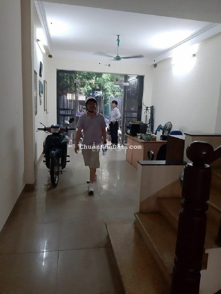 Nhà cho thuê ngõ 158 Nguyễn Khánh Toàn, dt 68m2 x 4T, mt 5m, đường 7m