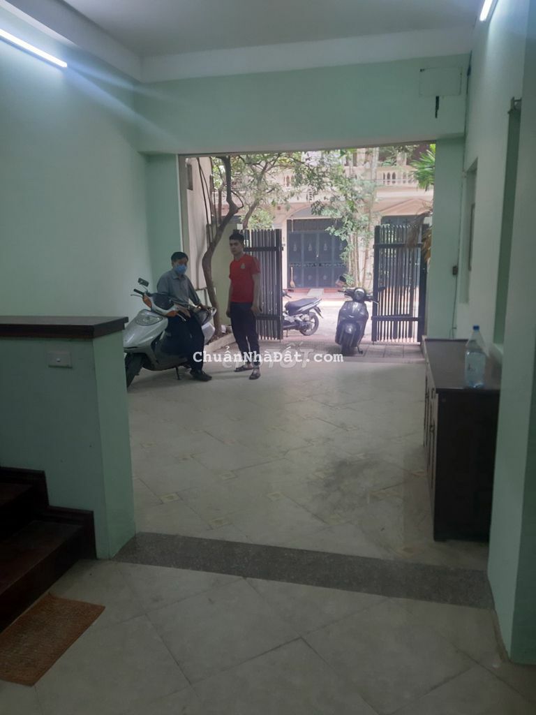 Nhà liền kề ngõ 234 đường Hoàng Quốc Việt - Diện tích 90m2 x 4,5 tầng Nhà liền kề ngõ 234 đường Hoàng Quốc Việt - Diện tích 90m2 x 4,5 tầng