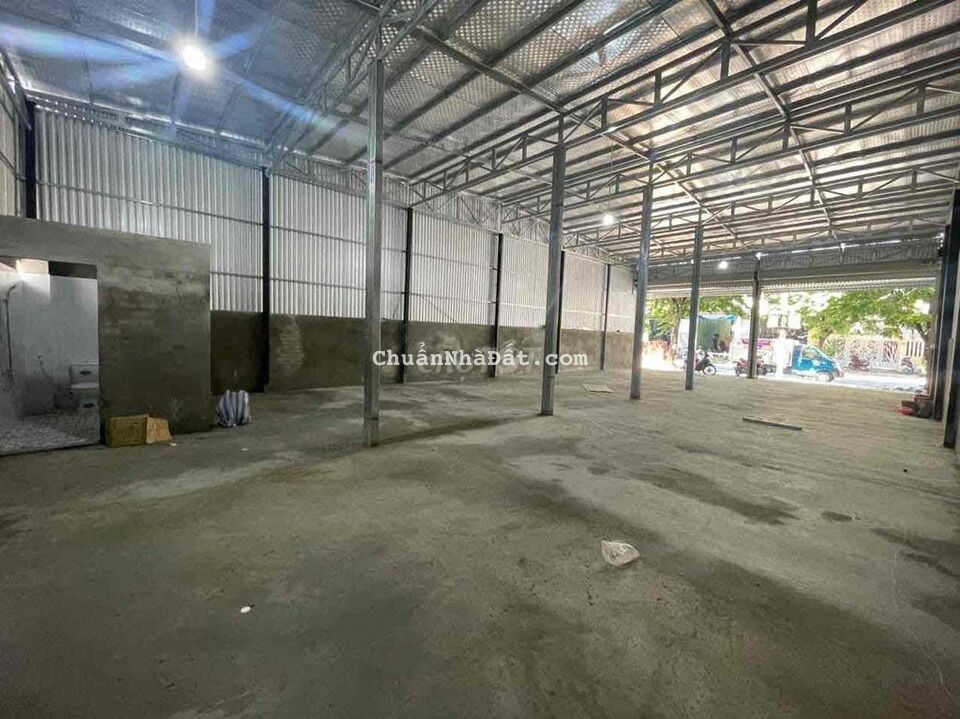Cho thuê kho 220m2 mặt tiền bùi tấn diên mới xây - có cửa cuốn - giá :