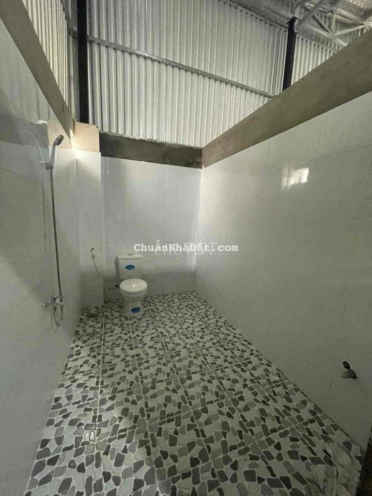 Cho thuê kho 220m2 mặt tiền bùi tấn diên mới xây - có cửa cuốn - giá :