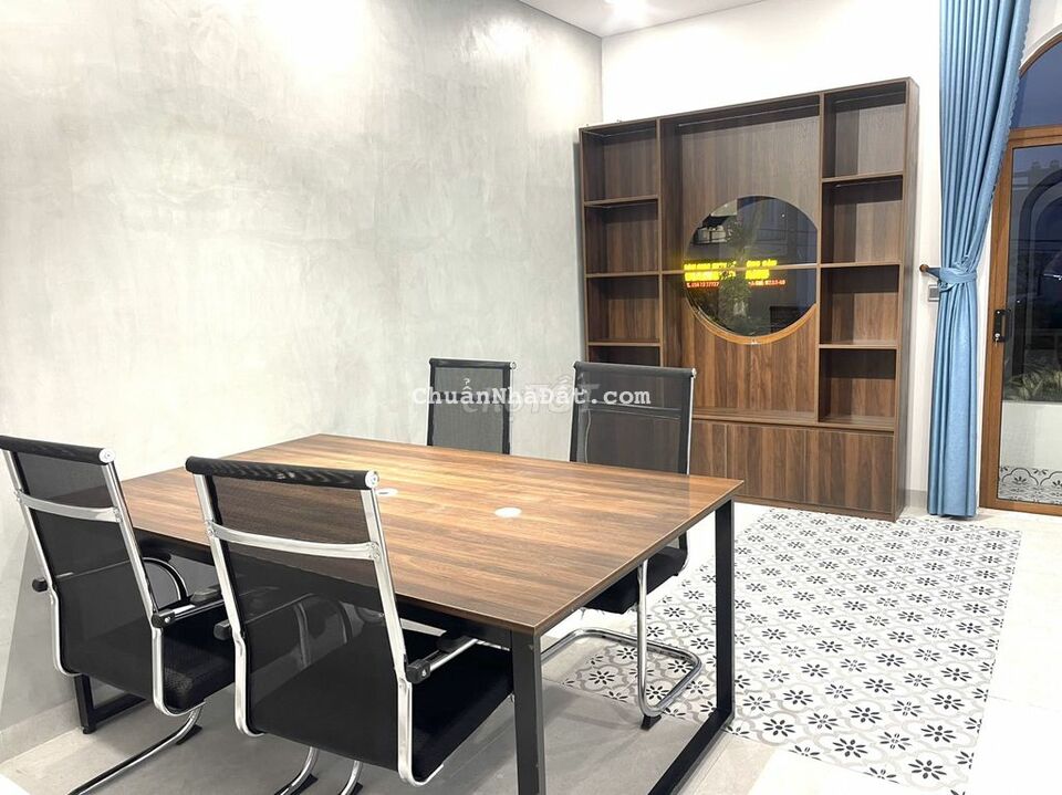 Văn Phòng Sang Xịn tại Hòa Xuân 50m2 có phòng tiếp khách gần trung tâm