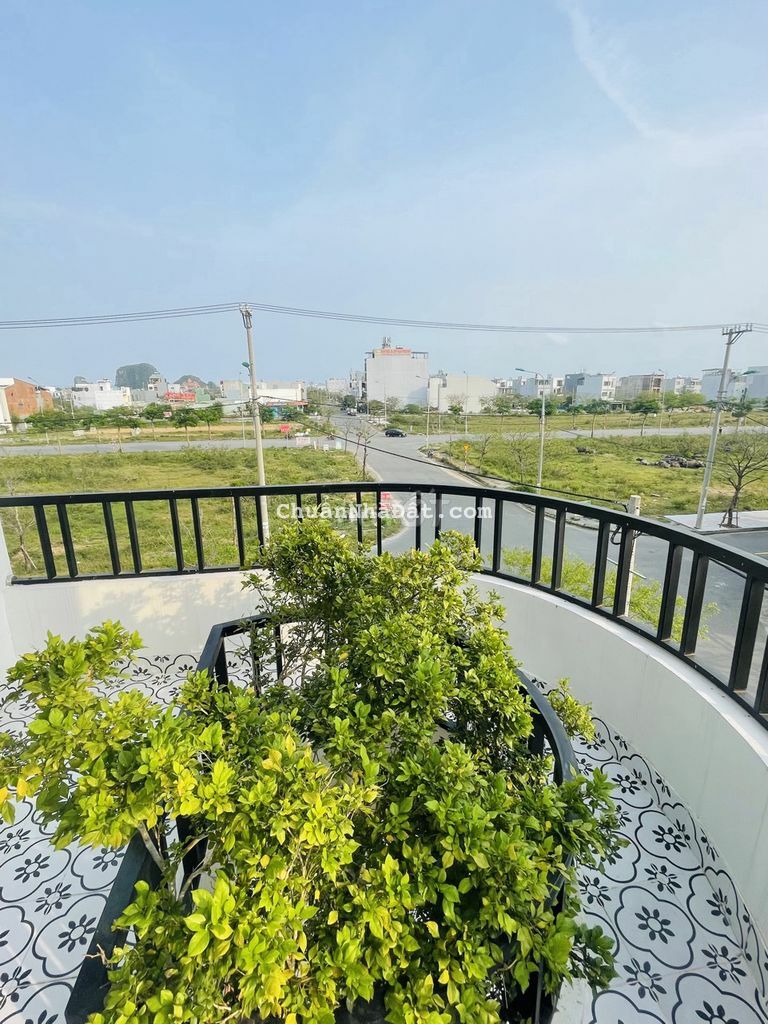 Văn Phòng Sang Xịn tại Hòa Xuân 50m2 có phòng tiếp khách gần trung tâm