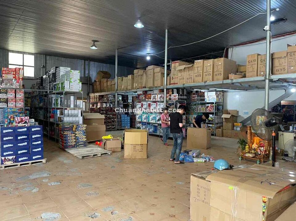 KHO XƯỞNG GẦN HOÀNG VĂN THÁI 850 M2