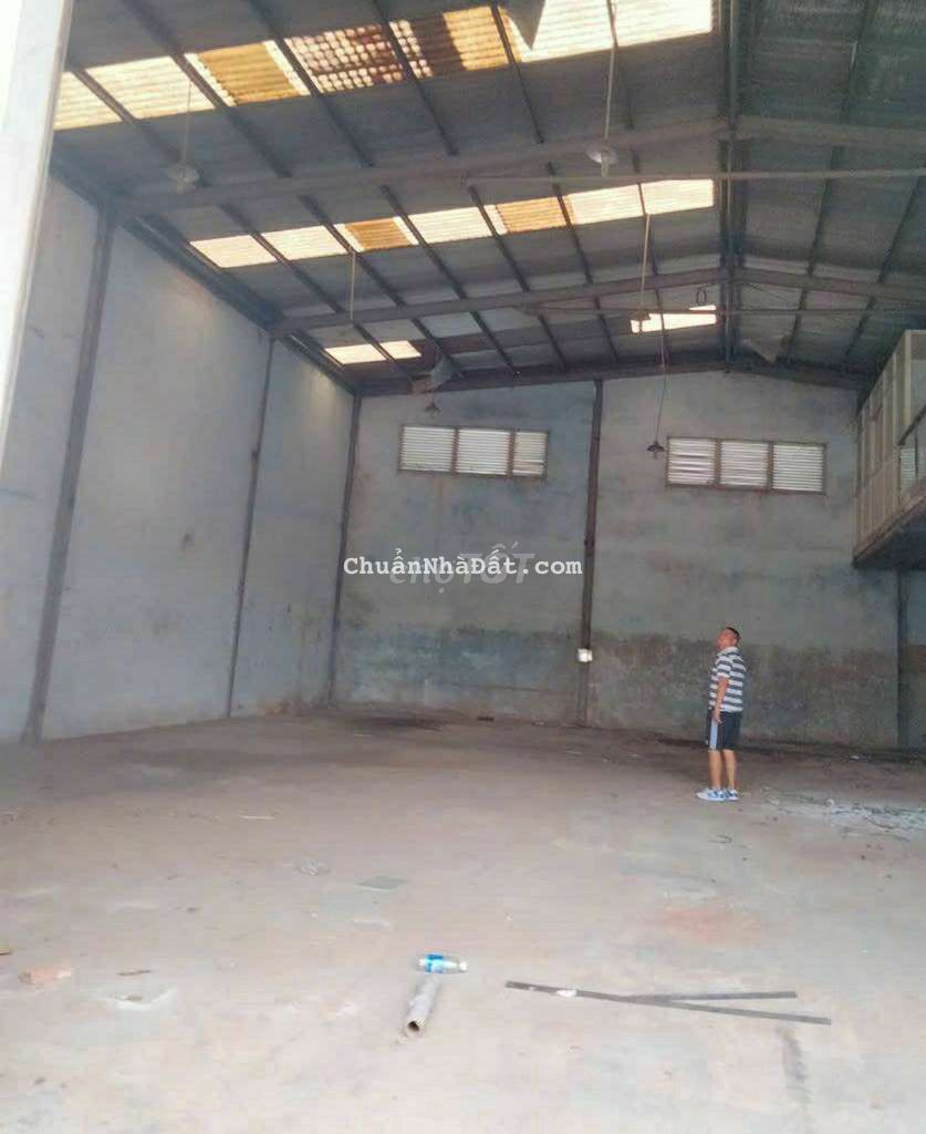 Cho thuê xưởng 370m2 đường xe tải giá mềm có 3 pha