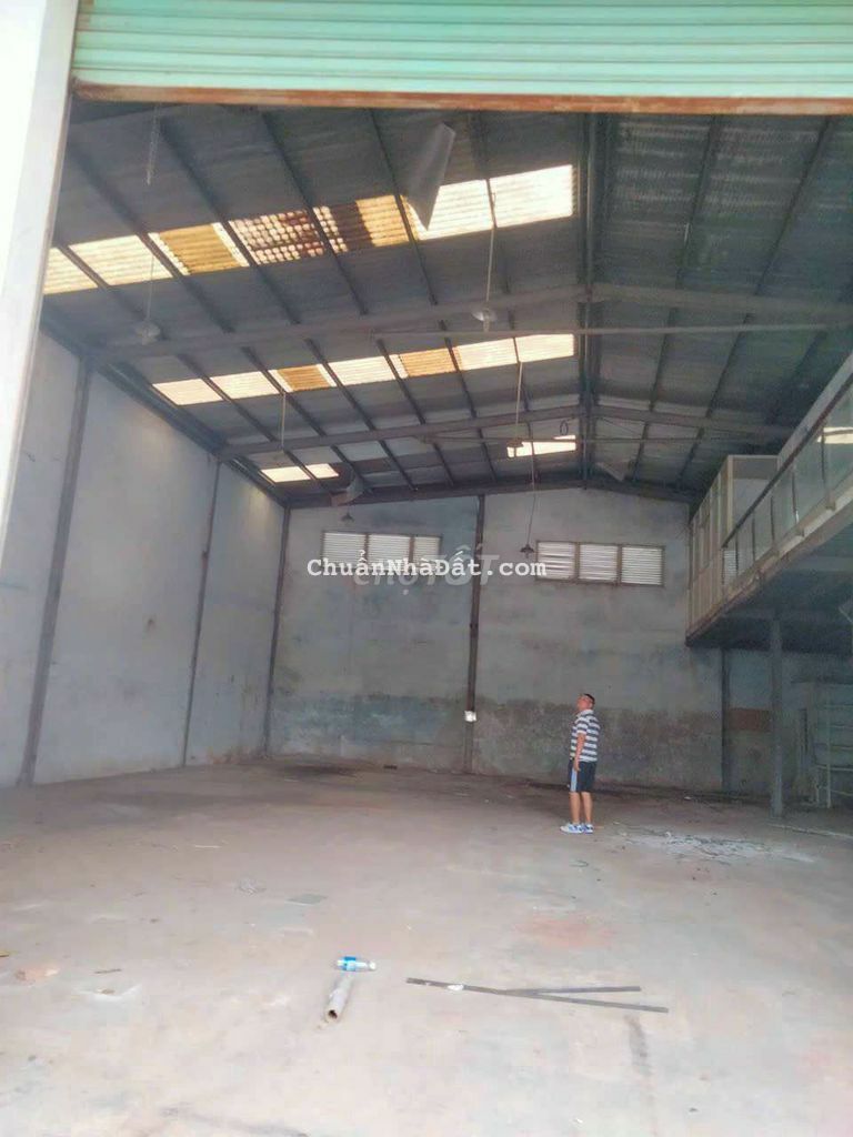 Cho thuê xưởng 370m2 đường xe tải giá mềm có 3 pha