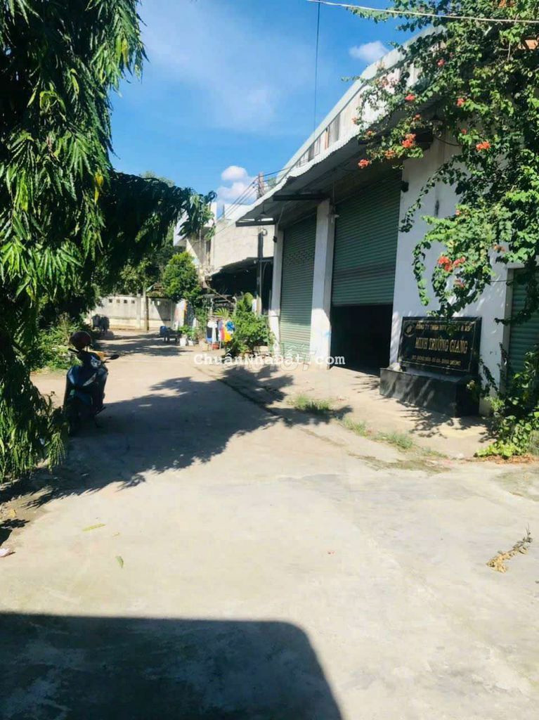 Cho thuê xưởng 370m2 đường xe tải giá mềm có 3 pha