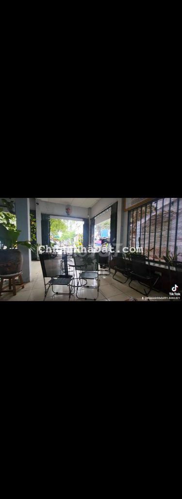Sang quán cafe đang kinh doanh tốt, góc ngã 4 đông đúc
